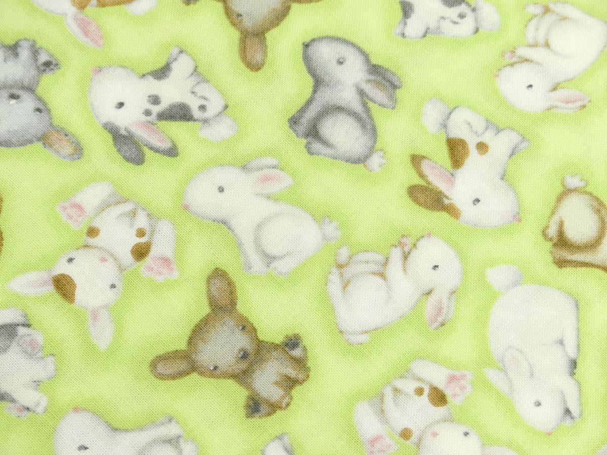 Patchworkstoff mit Hasenbabies aus der Kollektion Farm Babies Nahansicht